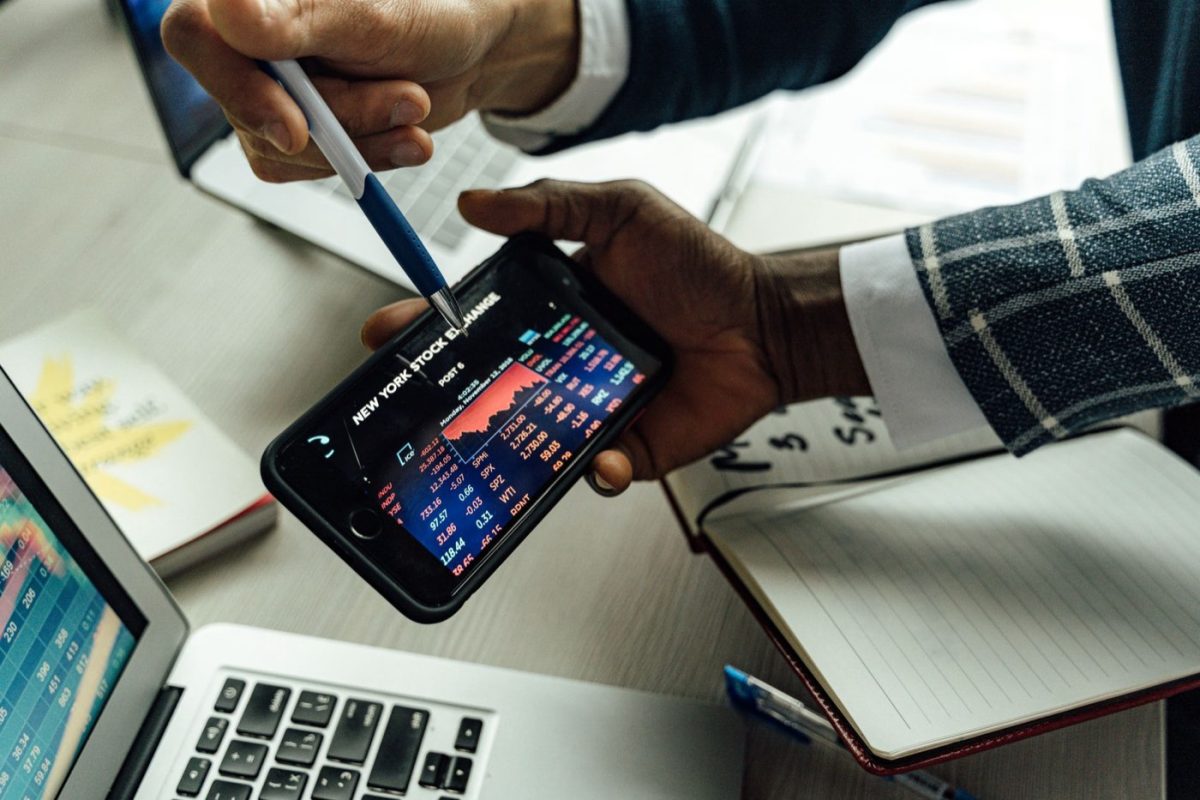 Outils tech indispensables pour investisseurs modernes