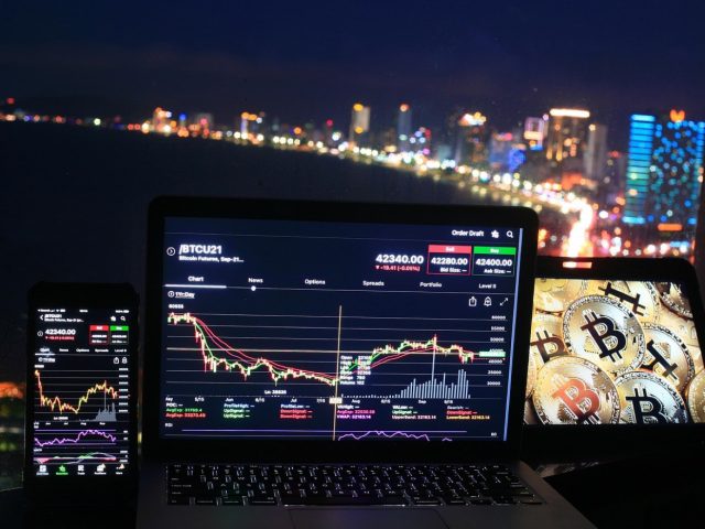 Robinhood vs DEGIRO : quel courtier convient mieux